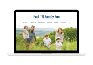 family of 5 in a field on travel blog homepage